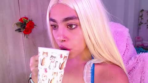 Snapshot of maddiie_and_clyde chatting on October 5, 2:04 pm maddiie and clyde online show from October 5, 2:04 pm