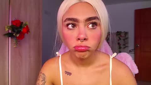 Snapshot of maddiie_and_clyde chatting on October 6, 3:31 pm maddiie and clyde online show from October 6, 3:31 pm