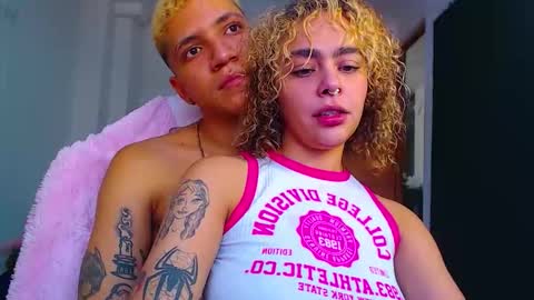 maddiie and clyde online show from November 19, 3:45 pm