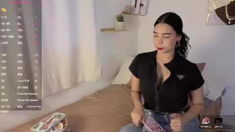 Snapshot of maddy99_ chatting on June 15, 8:33 pm Maddy online show from June 15, 8:33 pm