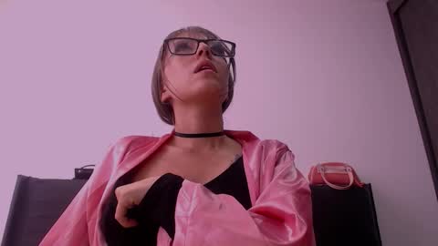 Maddy UwU online show from November 18, 9:19 pm