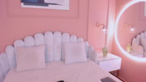 Maddy  online show from December 18, 2:21 am