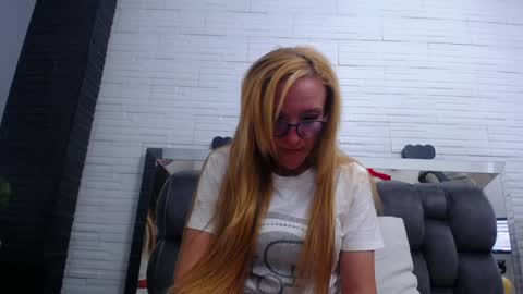 Snapshot of maddy_cartter chatting on January 30, 3:44 am maddy cartter online show from January 30, 3:44 am