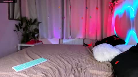 Snapshot of maddyfever chatting on June 15, 1:35 pm maddyfever online show from June 15, 1:35 pm