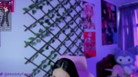 Snapshot of maddyfoox chatting on February 14, 9:53 pm Maddy Foox online show from February 14, 9:53 pm