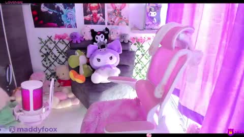 Snapshot of maddyfoox chatting on April 13, 8:47 pm Maddy Foox online show from April 13, 8:47 pm