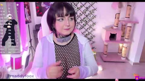 Snapshot of maddyfoox chatting on April 30, 10:14 pm Maddy Foox online show from April 30, 10:14 pm