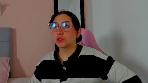Snapshot of maddyy_moon chatting on June 11, 11:19 am maddyy_moon online show from June 11, 11:19 am