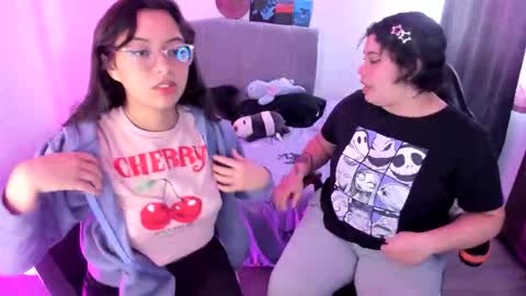 Snapshot of madelaine_taylor chatting on May 2, 8:14 pm madelaine_taylor online show from May 2, 8:14 pm