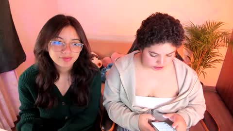 Snapshot of madelaine_taylor chatting on June 16, 11:46 am madelaine_taylor online show from June 16, 11:46 am