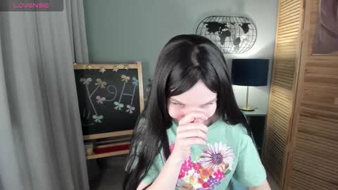 madelaines online show from November 30, 8:40 am