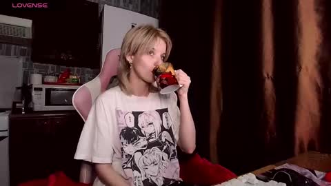 madelaines online show from May 26, 5:09 pm