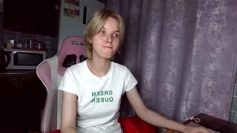 Snapshot of madelaines chatting on July 12, 6:32 pm madelaines online show from July 12, 6:32 pm
