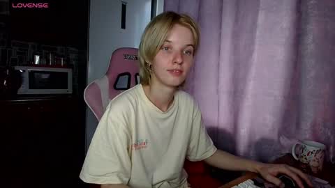 Snapshot of madelaines chatting on July 31, 11:42 am madelaines online show from July 31, 11:42 am