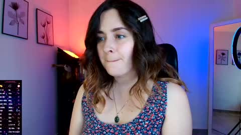 madelamee online show from April 7, 10:31 pm