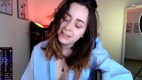 madelamee online show from April 26, 5:10 pm