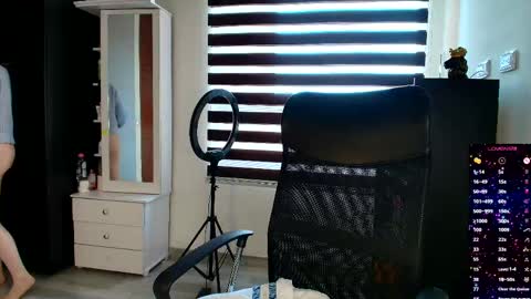 madelamee online show from June 3, 9:42 pm