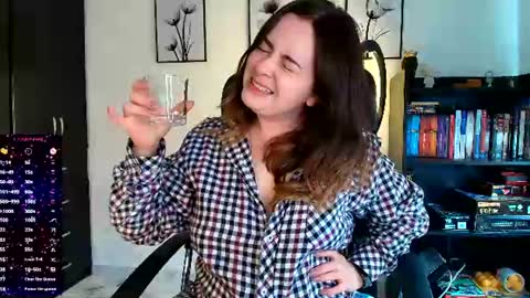 madelamee online show from June 25, 9:08 pm