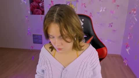 Snapshot of madeline_doll chatting on November 10, 8:52 pm Madeline online show from November 10, 8:52 pm