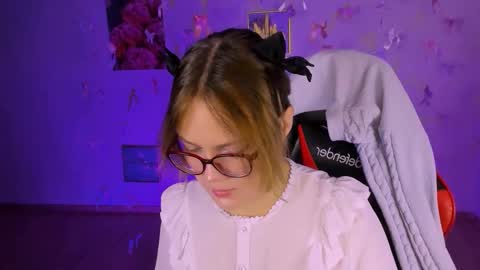 Snapshot of madeline_doll chatting on November 17, 6:57 pm Madeline online show from November 17, 6:57 pm