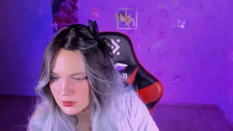 Snapshot of madeline_doll chatting on November 25, 9:37 pm Madeline online show from November 25, 9:37 pm