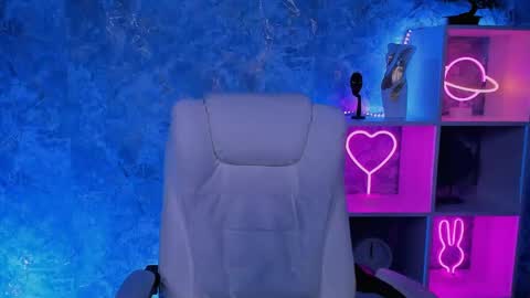 Madeline online show from March 20, 8:52 am