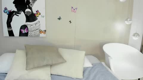  Madeline  online show from May 5, 1:52 pm