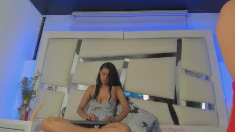 madeline_js online show from October 4, 3:59 am