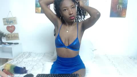 Snapshot of madeline_woods chatting on October 15, 11:21 am Madeline online show from October 15, 11:21 am