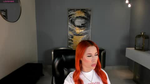 Snapshot of madelinefox_ chatting on April 4, 8:34 am Madeline online show from April 4, 8:34 am