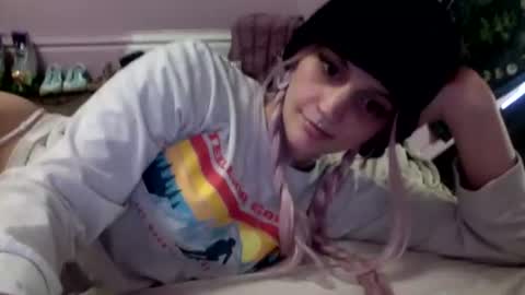 Snapshot of madelinevalentine chatting on February 6, 1:47 pm madeline online show from February 6, 1:47 pm