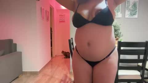 madellein online show from December 3, 2:52 am