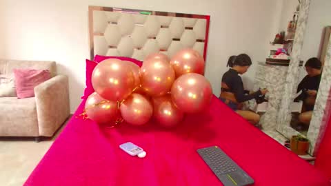 Snapshot of madeyn_roses chatting on January 6, 10:01 pm madelyn roses online show from January 6, 10:01 pm