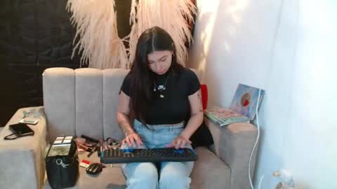 Snapshot of madison407843 chatting on April 16, 2:18 pm madison407843 online show from April 16, 2:18 pm