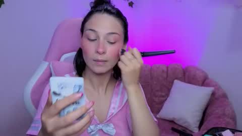 Snapshot of madison__beer chatting on March 17, 10:24 pm Madison online show from March 17, 10:24 pm