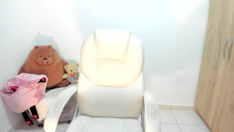 Snapshot of madison_montes chatting on April 23, 7:52 am madison montes online show from April 23, 7:52 am