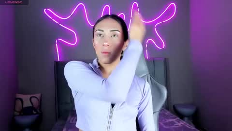 Snapshot of madison_rey__ chatting on November 22, 1:10 pm madison_rey__ online show from November 22, 1:10 pm