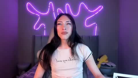 Snapshot of madison_rey__ chatting on December 4, 1:09 pm madison_rey__ online show from December 4, 1:09 pm