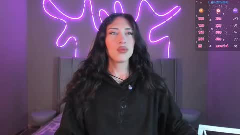 Snapshot of madison_rey__ chatting on December 15, 12:53 pm madison_rey__ online show from December 15, 12:53 pm