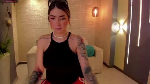 Snapshot of madisoncollinsx chatting on October 12, 5:23 pm Maddi Collins online show from October 12, 5:23 pm