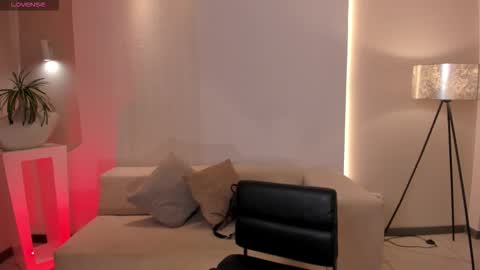 Snapshot of madisoncollinsx chatting on November 5, 7:25 pm Maddi Collins online show from November 5, 7:25 pm