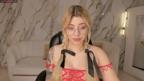 Madison Kane online show from April 9, 11:15 am