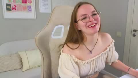 Maddy online show from April 22, 5:21 am