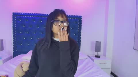 Snapshot of madisson_thompsonn chatting on May 9, 8:03 pm madisson_thompsonn online show from May 9, 8:03 pm