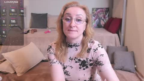 Snapshot of madissonkiss chatting on April 2, 1:25 am Madisson online show from April 2, 1:25 am