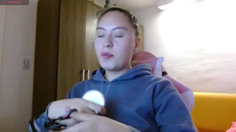 Snapshot of madissonn__ chatting on November 29, 6:16 am MADY online show from November 29, 6:16 am