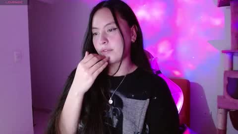 Snapshot of madissonn__ chatting on December 20, 5:14 am MADY online show from December 20, 5:14 am