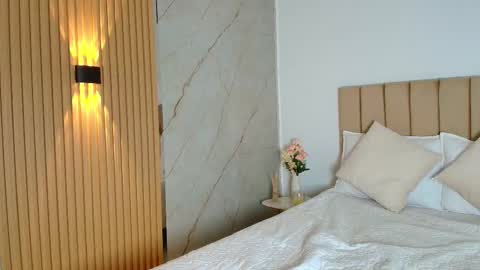   online show from December 3, 11:36 pm