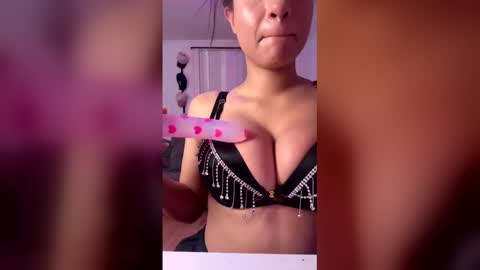 madisthereee online show from March 17, 5:22 am