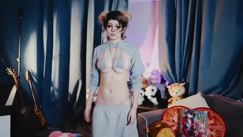 Snapshot of madnessalise chatting on February 28, 8:10 pm Alice online show from February 28, 8:10 pm